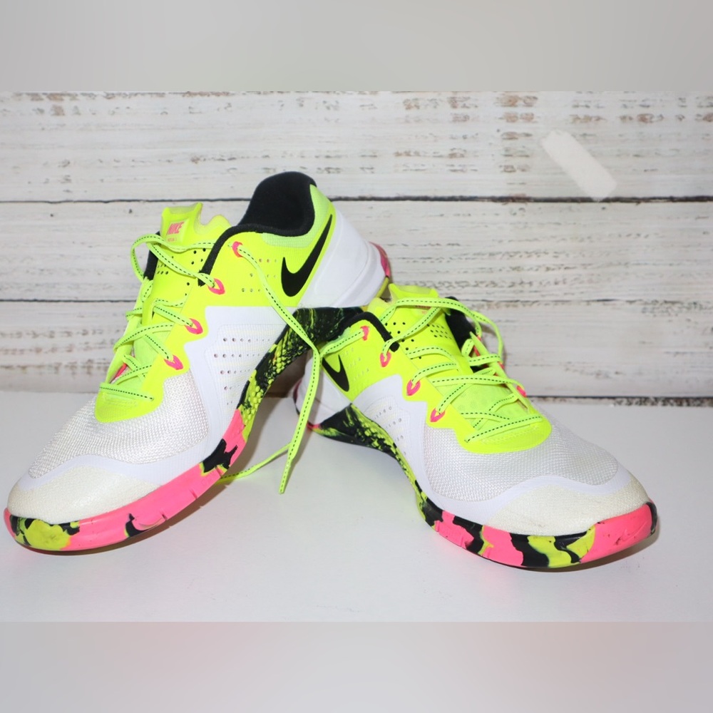 Nike Womens Metcon 2 OC Multi Color Sz 10 White Neon Pink Running Shoes